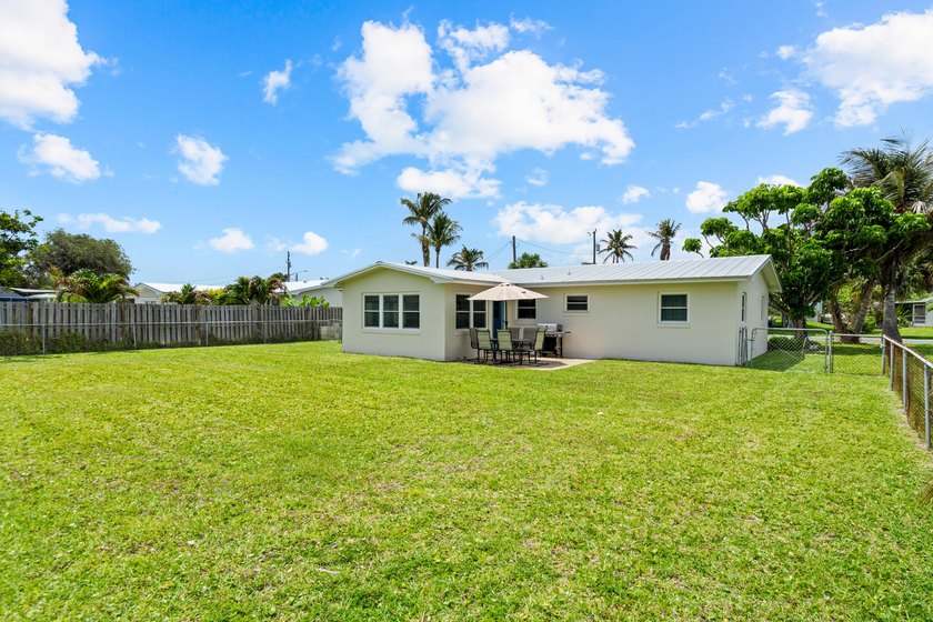 Just a 7 minute walk to the beach &amp; 1.2 miles to Jaycee Park - photo 31