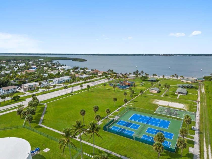 Just a 7 minute walk to the beach &amp; 1.2 miles to Jaycee Park - photo 36