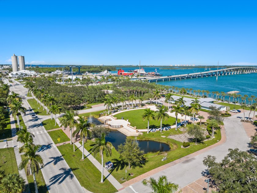 Just a 7 minute walk to the beach &amp; 1.2 miles to Jaycee Park - photo 42