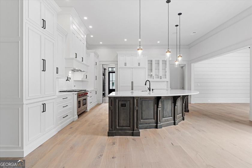 SOPHISTICATED ELEGANCE THROUGHOUT THIS STUNNING NEW CUSTOM - photo 59