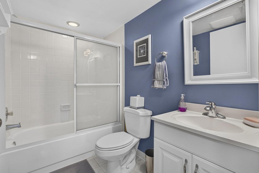 ACCEPTING BACK-UP OFFERS. Take Elevator t0 TOP FLOOR 2BR/2BA - photo 7