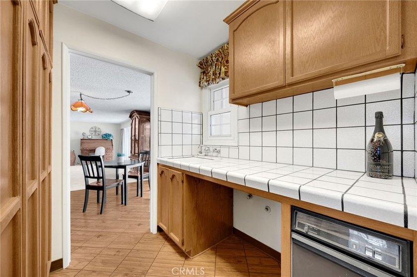 BEAUTIFUL, SINGLE-STORY home on a 14,250 sq ft lot! This house - photo 12