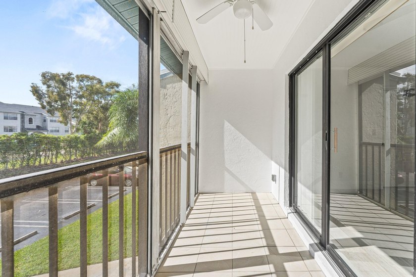You are going to fall in love with this stunning 2 bedroom, 2 - photo 5