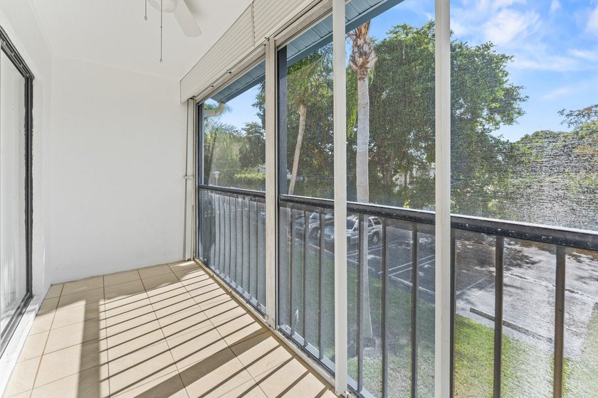 You are going to fall in love with this stunning 2 bedroom, 2 - photo 6