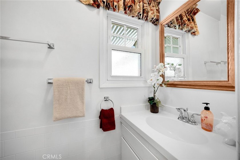 BEAUTIFUL, SINGLE-STORY home on a 14,250 sq ft lot! This house - photo 17