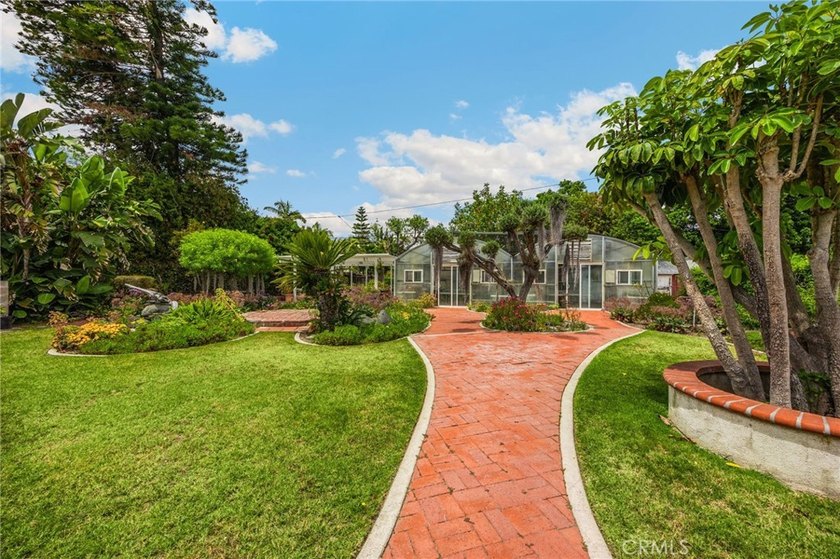 BEAUTIFUL, SINGLE-STORY home on a 14,250 sq ft lot! This house - photo 19