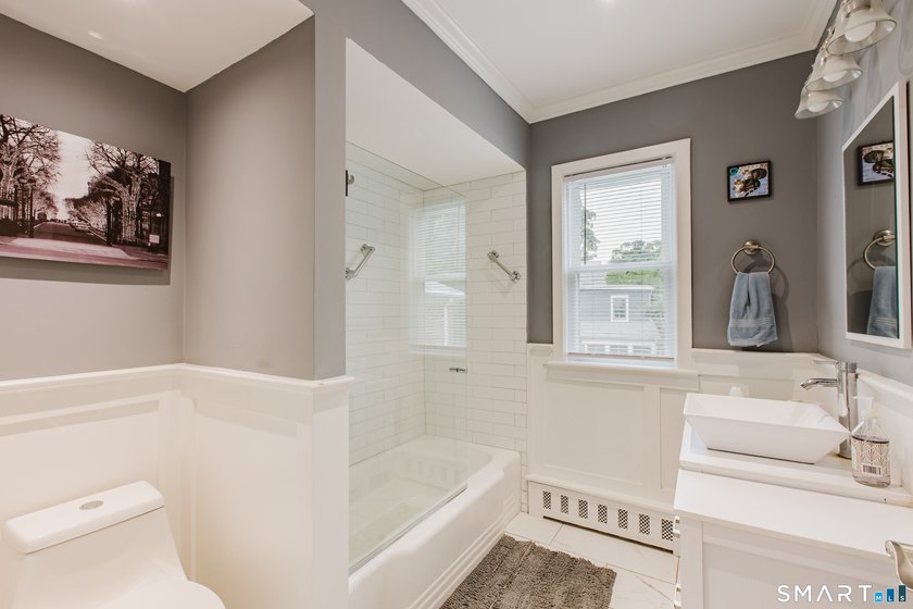 Unique Second-floor 3-Bed/2-Full Bath Townhome, the largest unit - photo 22
