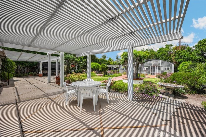 BEAUTIFUL, SINGLE-STORY home on a 14,250 sq ft lot! This house - photo 24