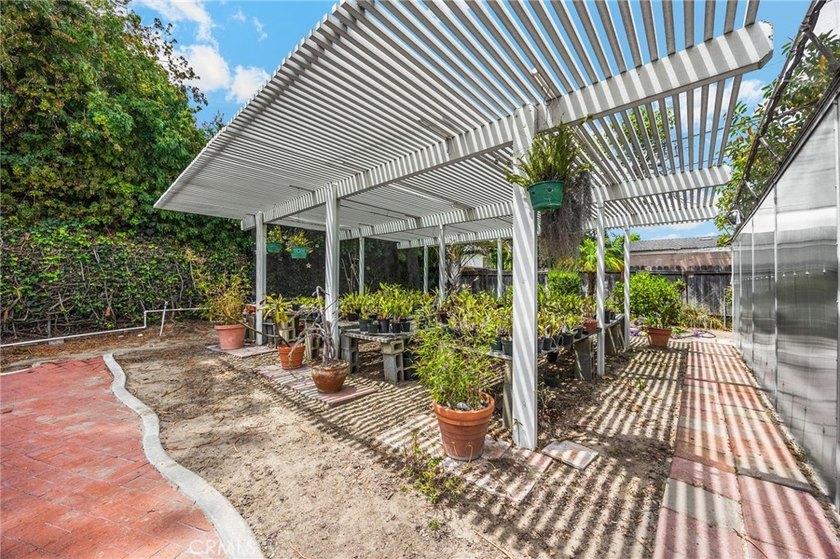 BEAUTIFUL, SINGLE-STORY home on a 14,250 sq ft lot! This house - photo 25