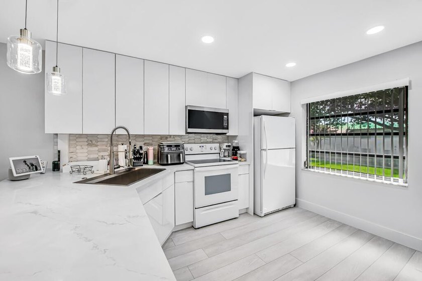 Prepare to be impressed! No detail overlooked, This spectacular - photo 3