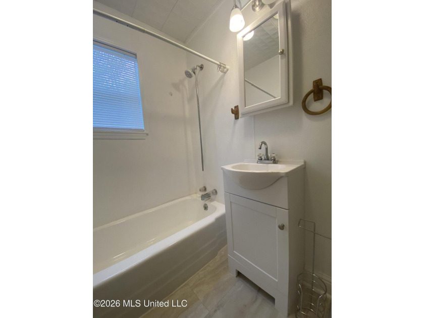 Great first time home buyer! This 3 BR 1 bath , Has a large - photo 28