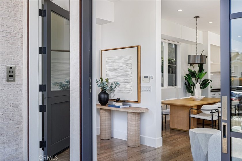 Welcome home to 408 Poinsettia . . . both home and sanctuary - photo 2