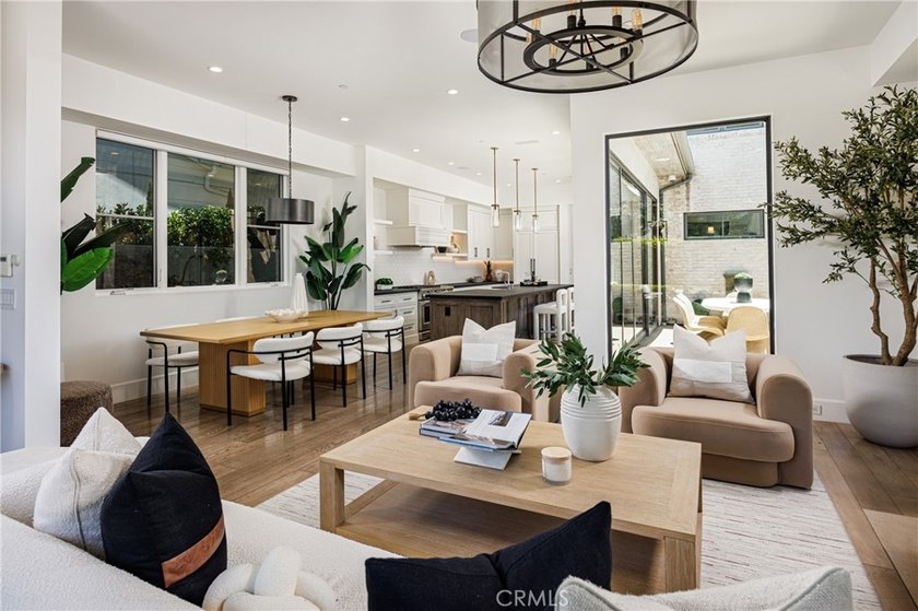 Welcome home to 408 Poinsettia . . . both home and sanctuary - photo 4