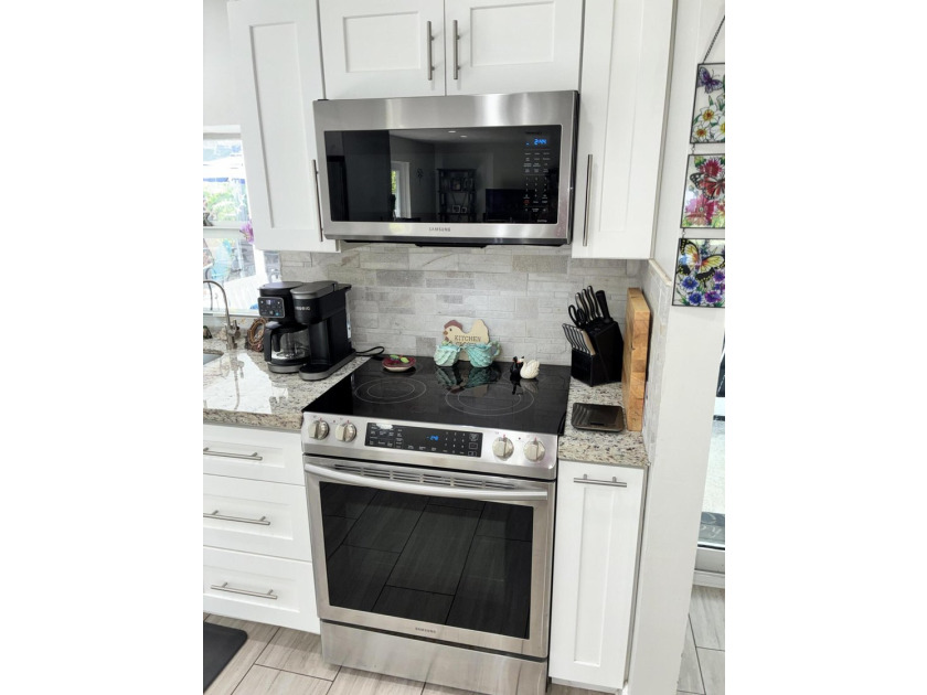 Experience Florida living in this beautifully updated - photo 5