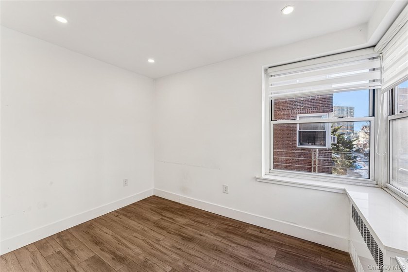 Elegant Forest Hills Living: Renovated Jr-4 Near Austin Street - photo 11
