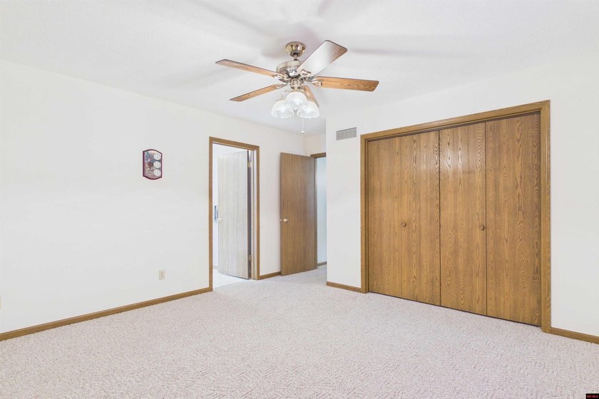 Move-in ready and impeccably clean! This super clean 3-bedroom - photo 15