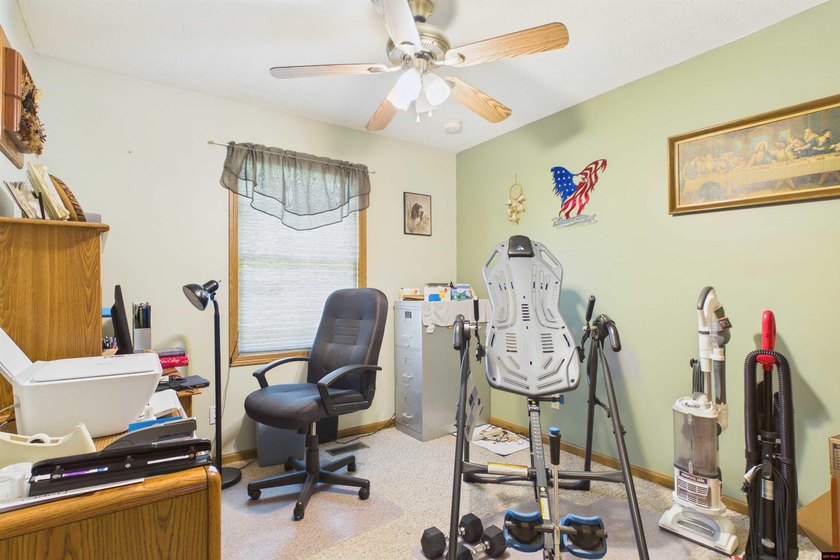 Move-in ready and impeccably clean! This super clean 3-bedroom - photo 19
