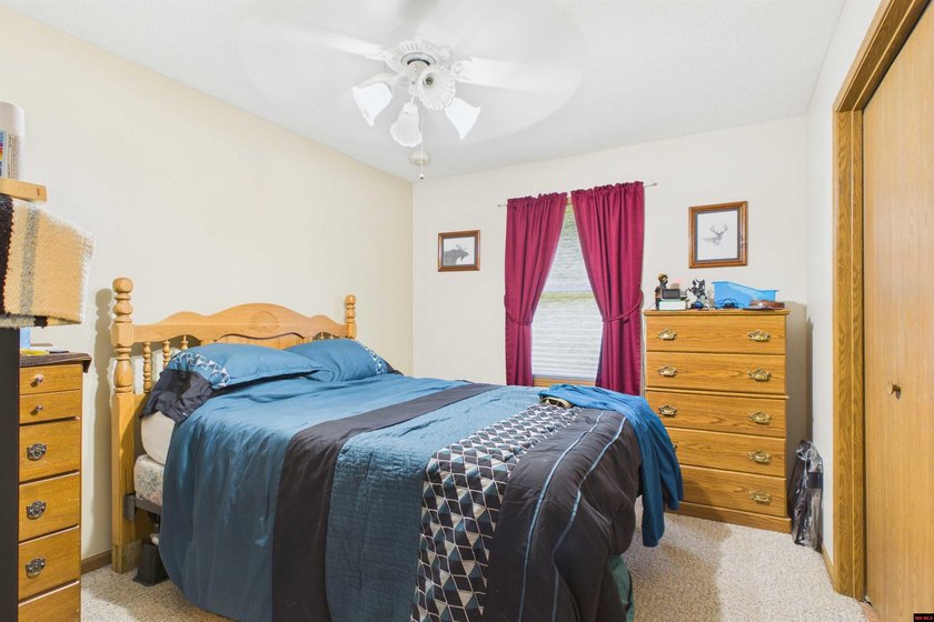 Move-in ready and impeccably clean! This super clean 3-bedroom - photo 21