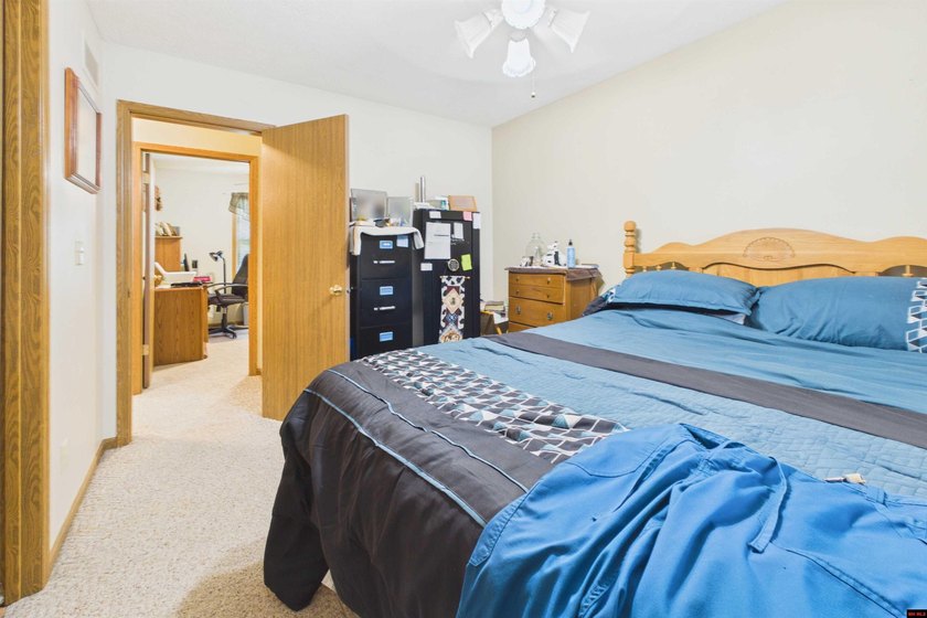 Move-in ready and impeccably clean! This super clean 3-bedroom - photo 22