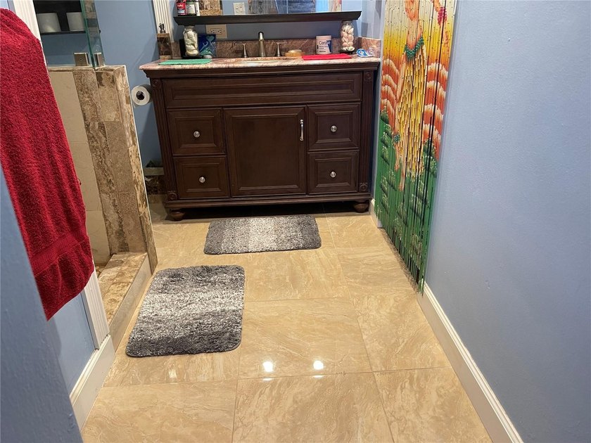 A stunning 2 bed/ 2 bath in a well maintained condo community - photo 22