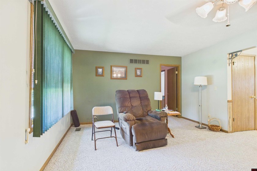 Move-in ready and impeccably clean! This super clean 3-bedroom - photo 25