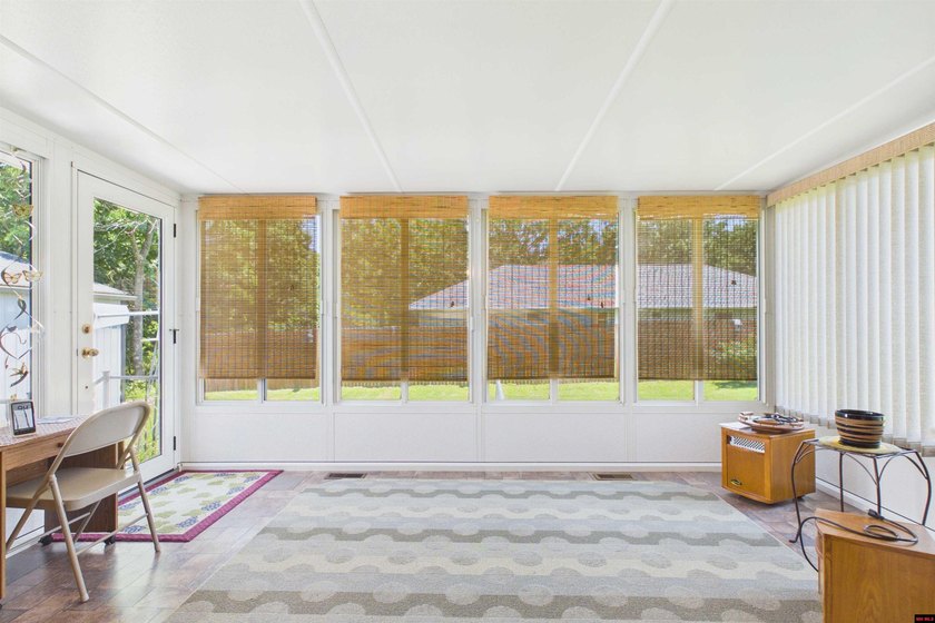 Move-in ready and impeccably clean! This super clean 3-bedroom - photo 26