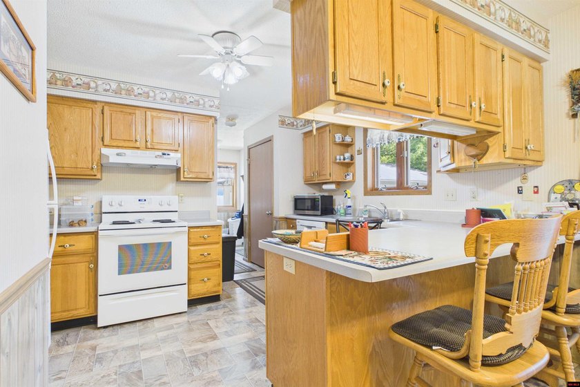 Move-in ready and impeccably clean! This super clean 3-bedroom - photo 27