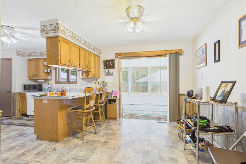 Move-in ready and impeccably clean! This super clean 3-bedroom - photo 28