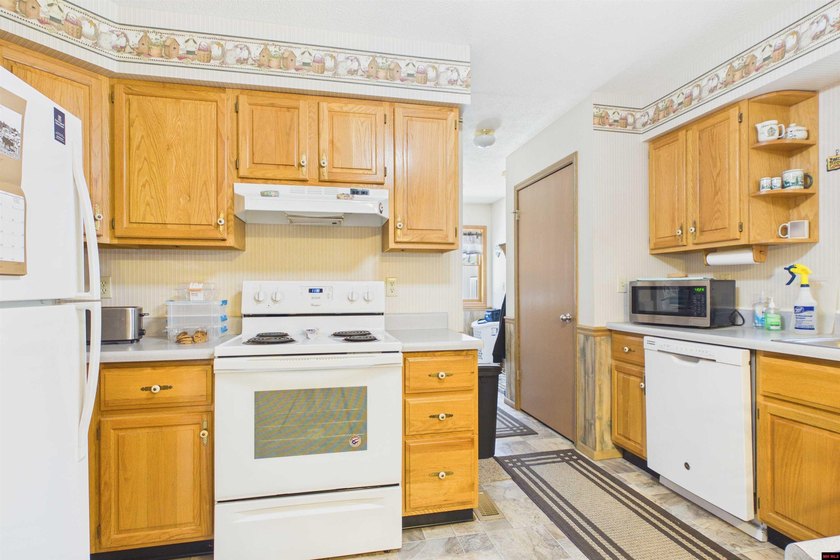 Move-in ready and impeccably clean! This super clean 3-bedroom - photo 29