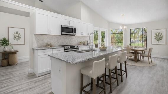 Welcome to this 3-bedroom, 2.5-bathroom single-story residence - photo 7