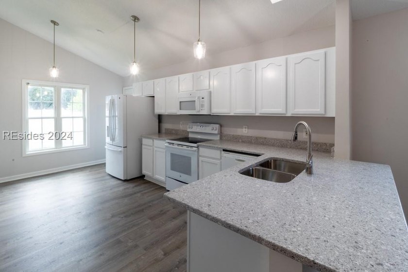 Welcome to 74 Bridgewater Drive, a beautifully maintained 3 - photo 4