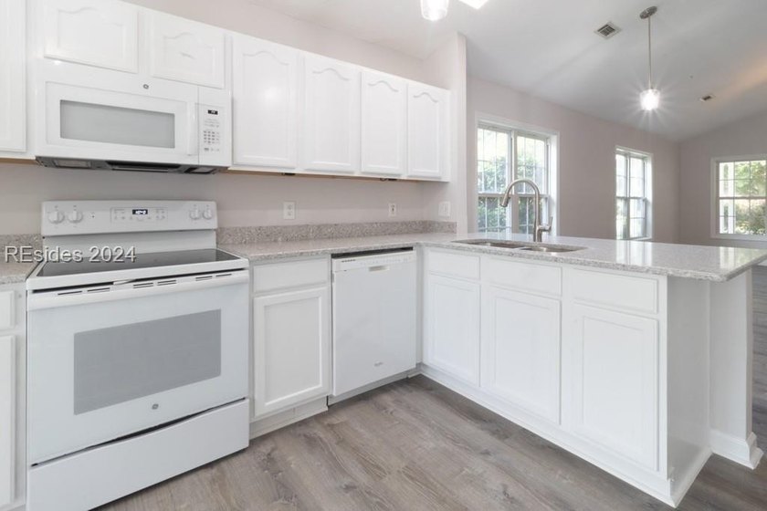Welcome to 74 Bridgewater Drive, a beautifully maintained 3 - photo 5