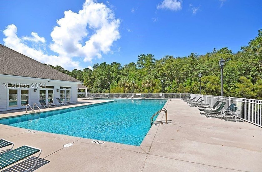 Welcome to 74 Bridgewater Drive, a beautifully maintained 3 - photo 8