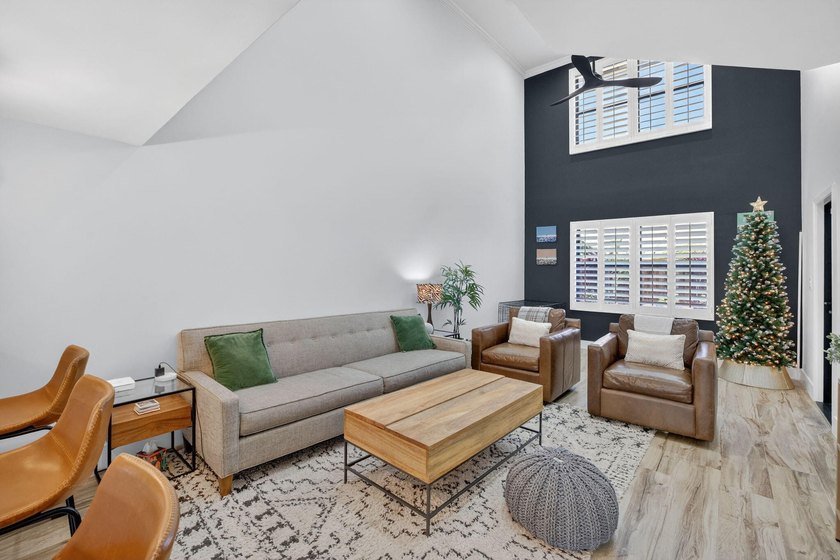 RARELY AVAILABLE and beautifully updated, 3- bed, 2- bath - photo 5