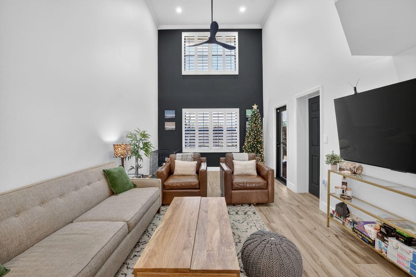 RARELY AVAILABLE and beautifully updated, 3- bed, 2- bath - photo 6