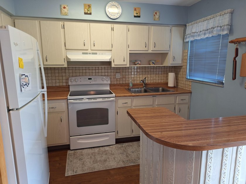 Welcome to this charming and beautifully maintained 3-bedroom - photo 14
