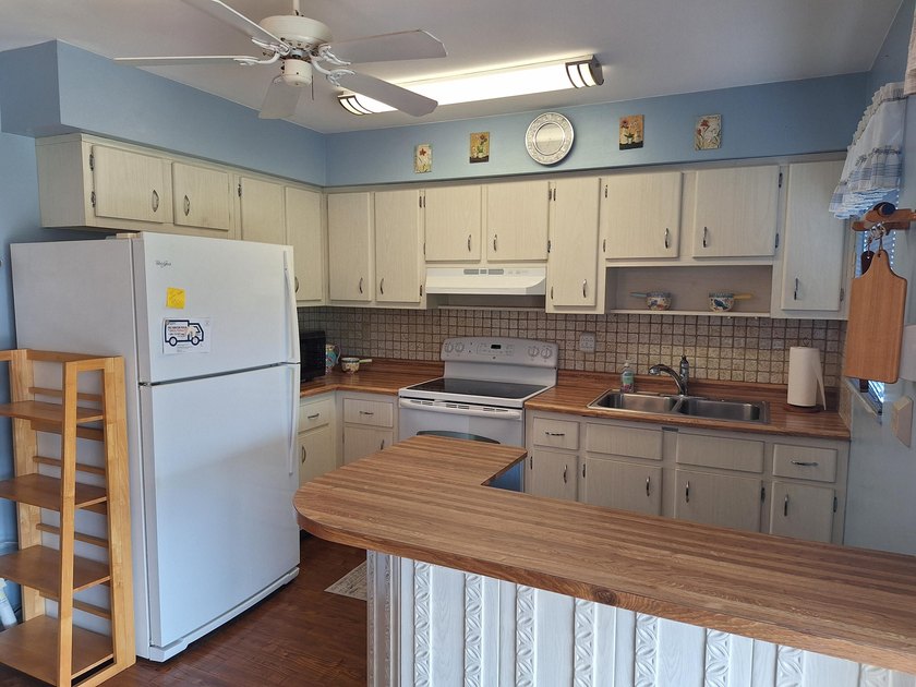 Welcome to this charming and beautifully maintained 3-bedroom - photo 15