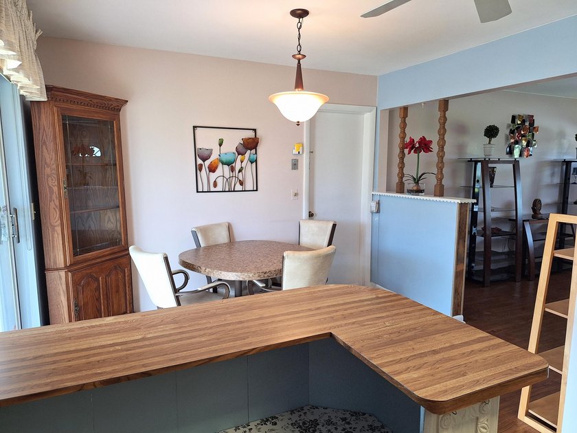 Welcome to this charming and beautifully maintained 3-bedroom - photo 17