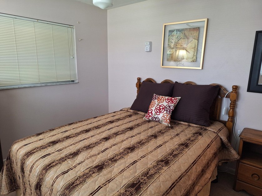 Welcome to this charming and beautifully maintained 3-bedroom - photo 26