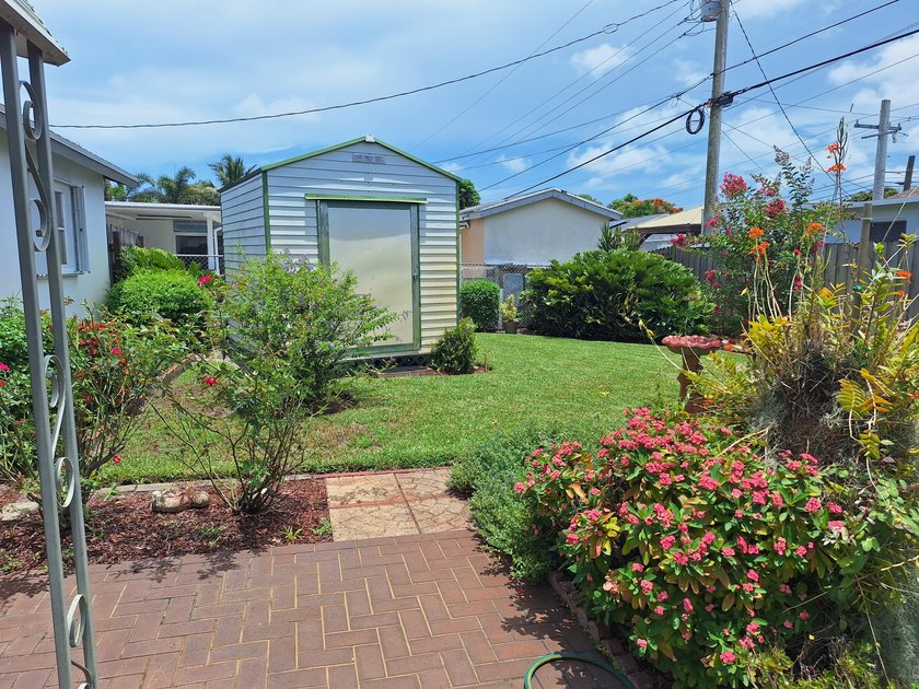 Welcome to this charming and beautifully maintained 3-bedroom - photo 33
