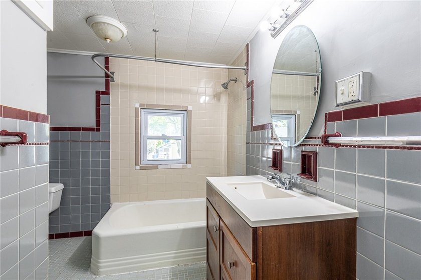 Another Rockin Rochester property; Welcome to 256 Avenue D! This - photo 34