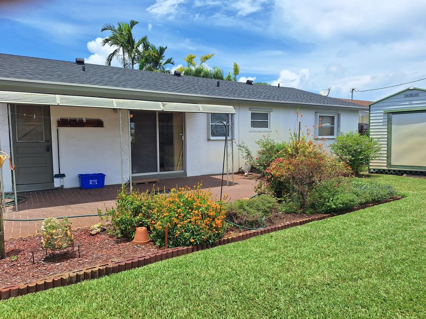 Welcome to this charming and beautifully maintained 3-bedroom - photo 38