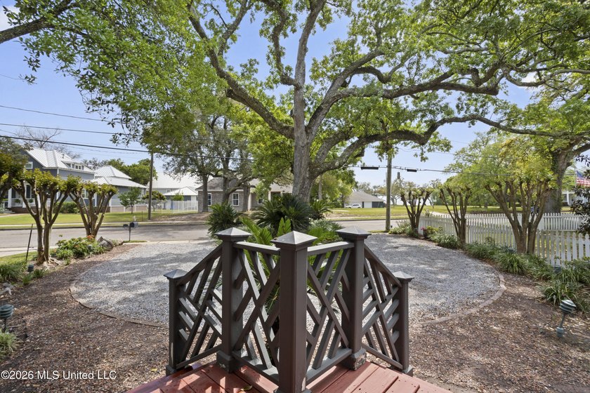 House is approx 2,177 sq ft - 3/2 plus above garage is - photo 6