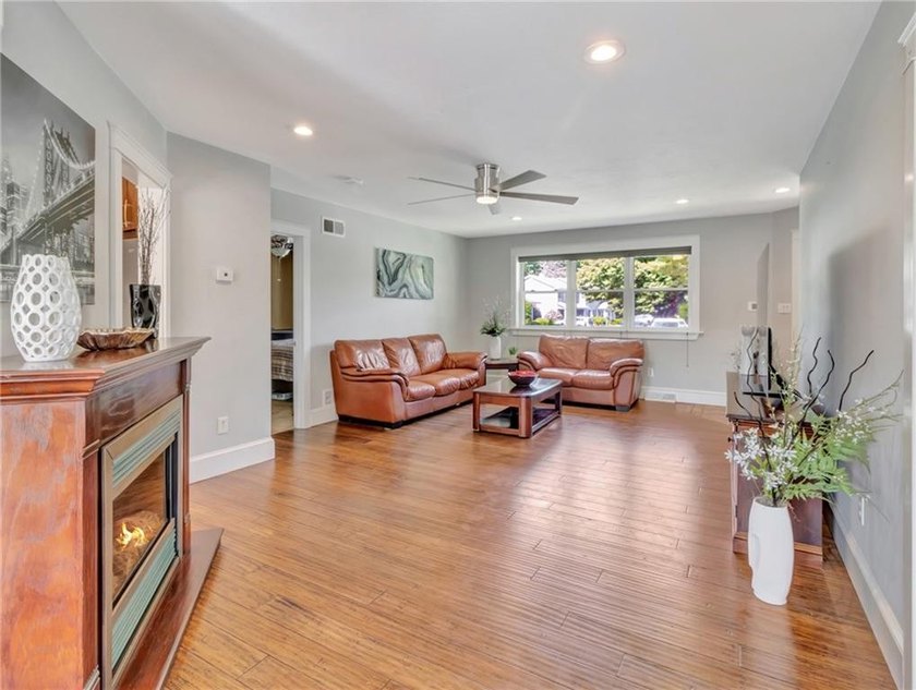 Beautiful condo in Tiverton, close to Fall River shopping &amp; - photo 11