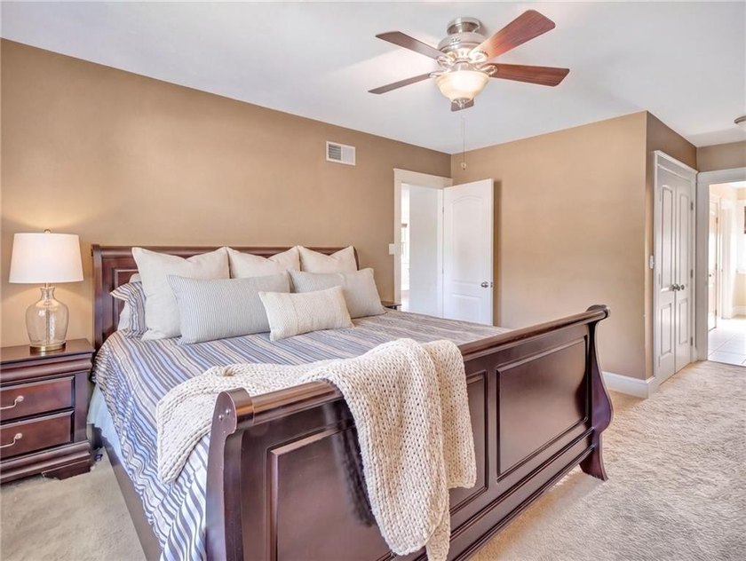 Beautiful condo in Tiverton, close to Fall River shopping &amp; - photo 16