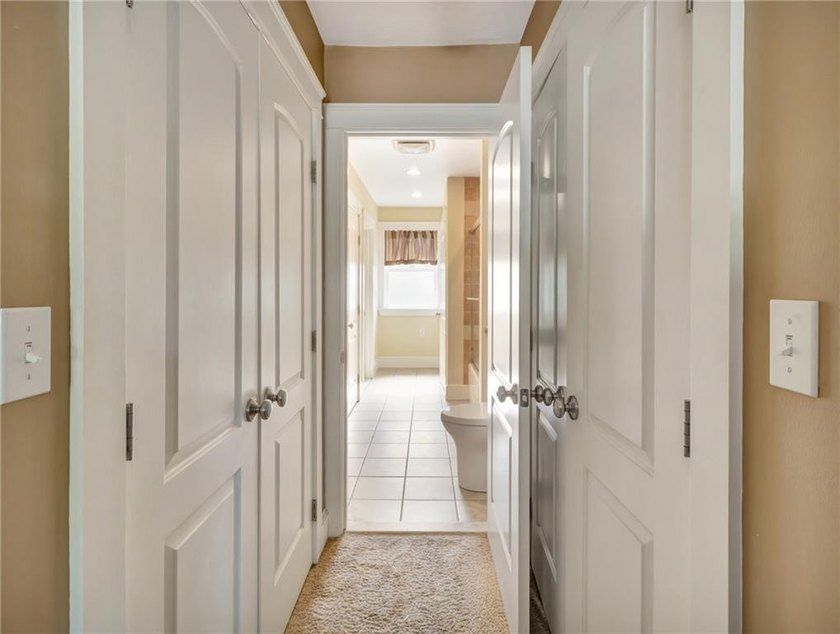 Beautiful condo in Tiverton, close to Fall River shopping &amp; - photo 17