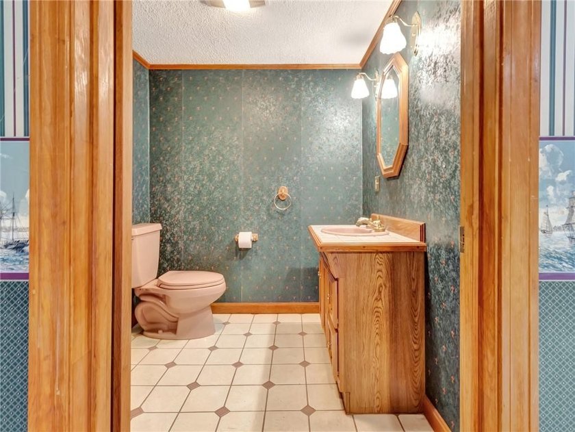 Beautiful condo in Tiverton, close to Fall River shopping &amp; - photo 27