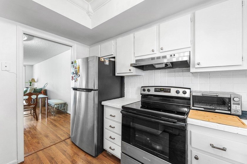 Top floor corner unit with panoramic views of the golf course - photo 8