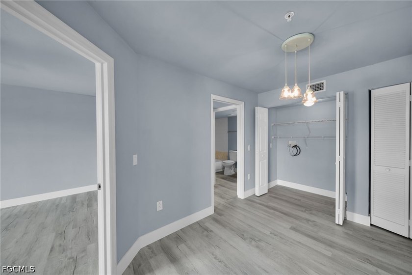 Don't miss this beautifully renovated 3rd-floor, 2-bedroom - photo 11