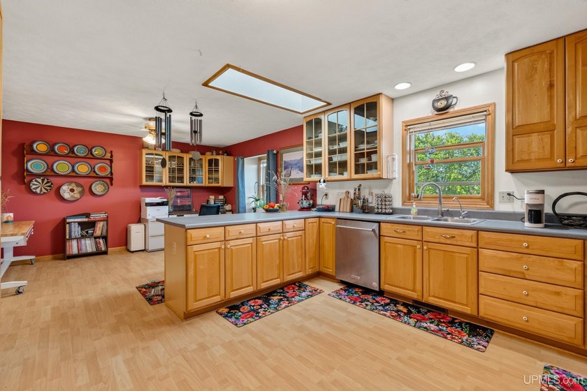 Sitting on a picturesque 9 acre parcel in a fantastic location - photo 11